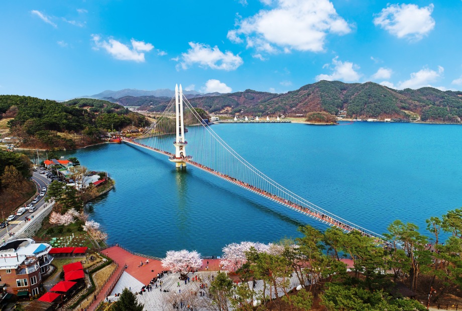 충남 예산군 '예당호 출렁다리' 소개