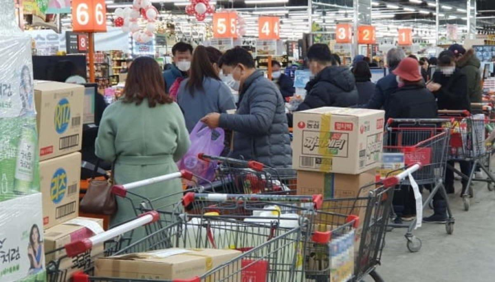 코로나로 고통받는 시민들