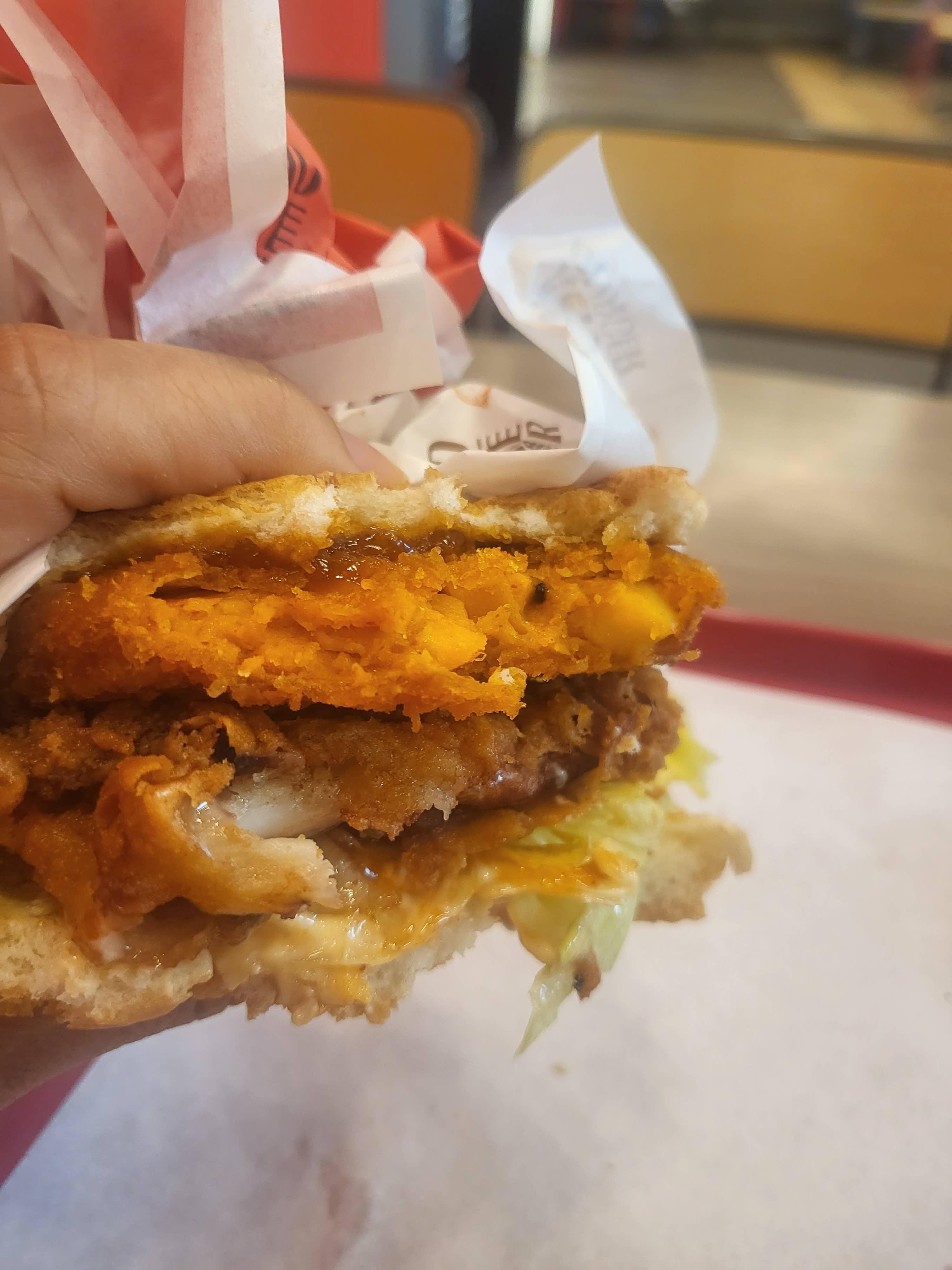 오징어 얼라이브 매운맛 버거