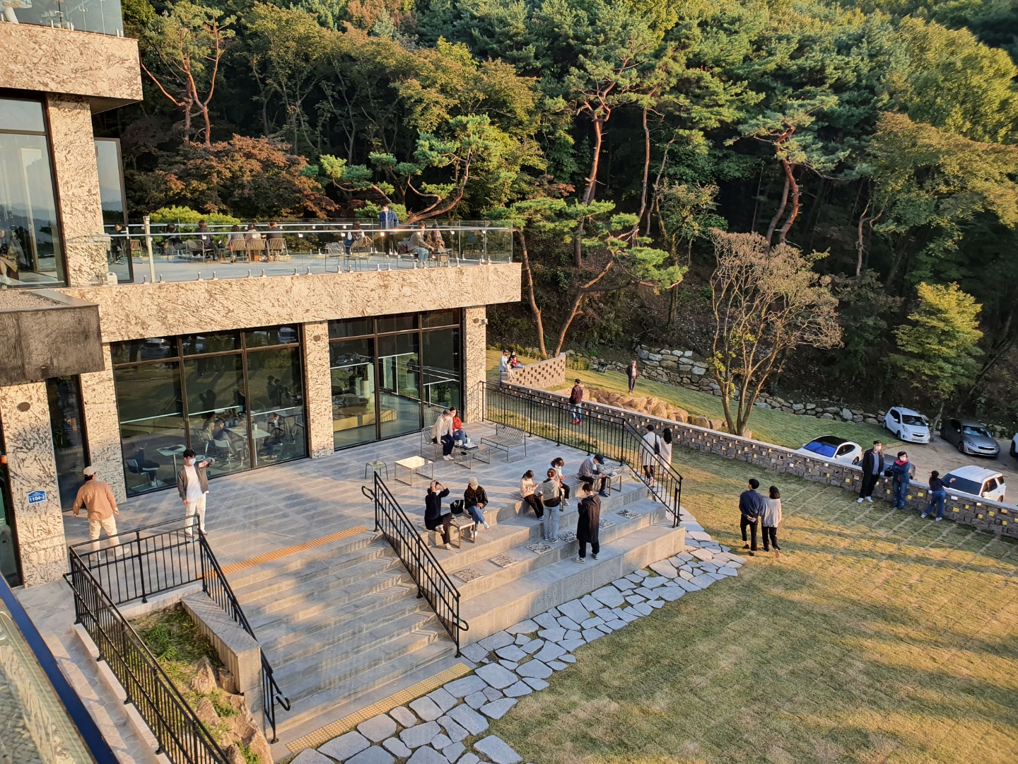 키스톤스피시즈_남양주카페_외관_정원