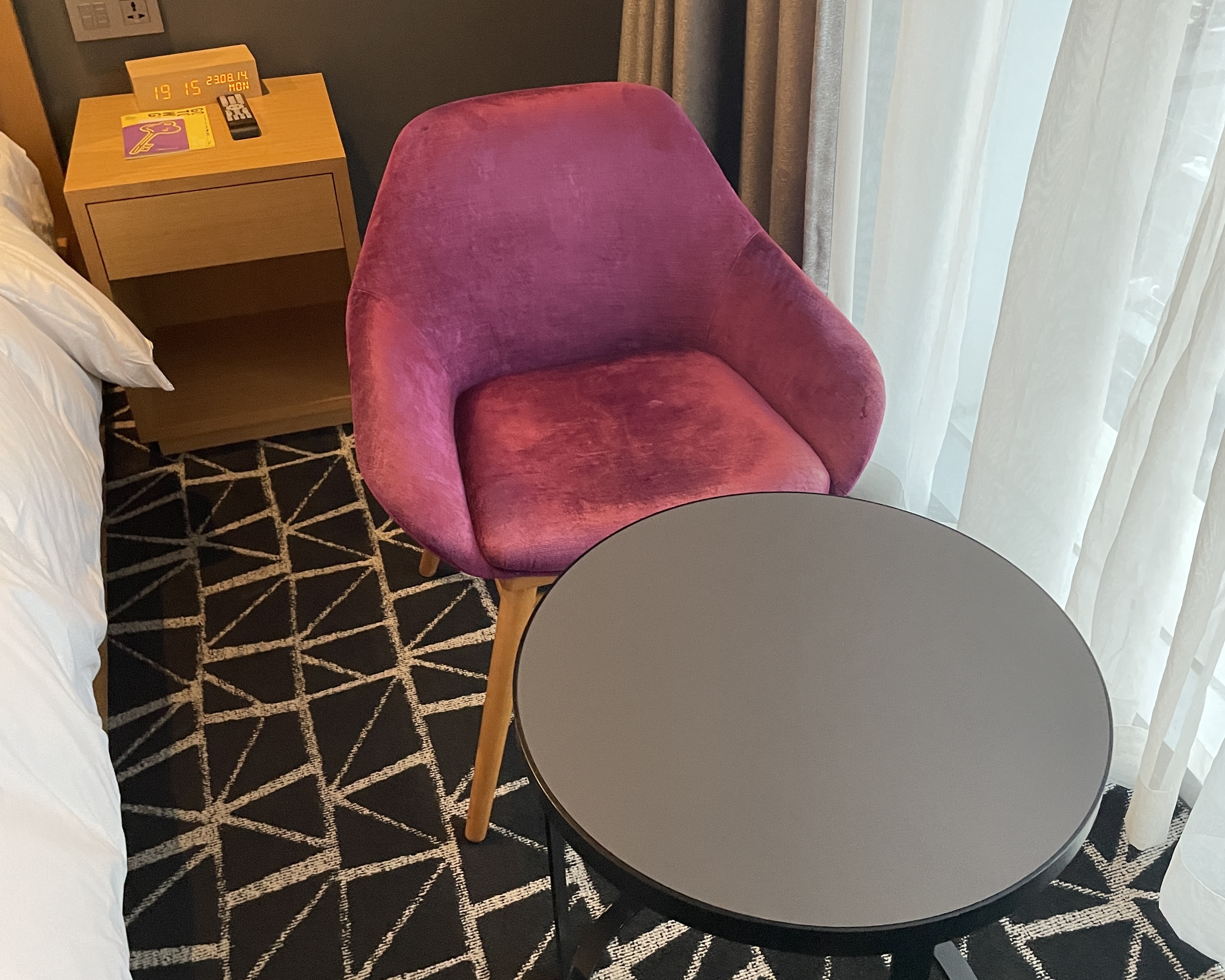 작은 툴과 의자.