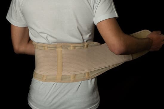 요추 염좌 (허리 근육 손상) – 갑작스러운 허리 통증, 디스크가 아닌 근육 때문일 수도!