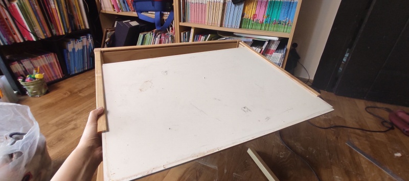 분해로 빠져나온 얇은 상판