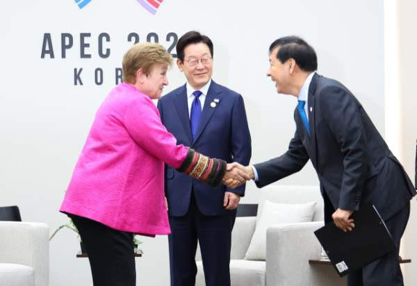 2026년 한국 부채비율 54.4% 전망, IMF 보고서로 본 대한민국 재정 건전성 성적표