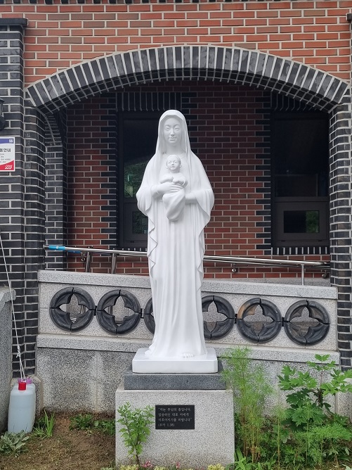 청주 송절동성당 성모자상