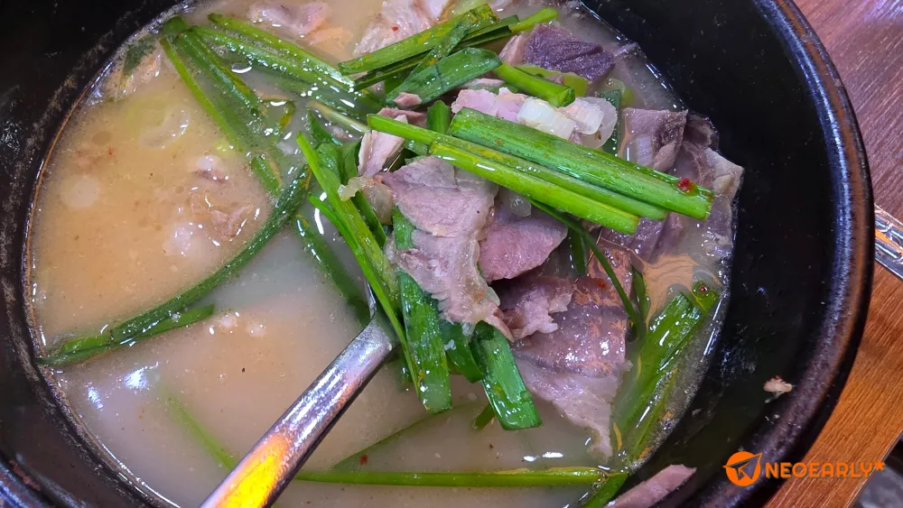 부추(아니 정구지)를 와다다 넣고 먹으면 씹는 맛이 더해져 더 맛있어요.ㅎ