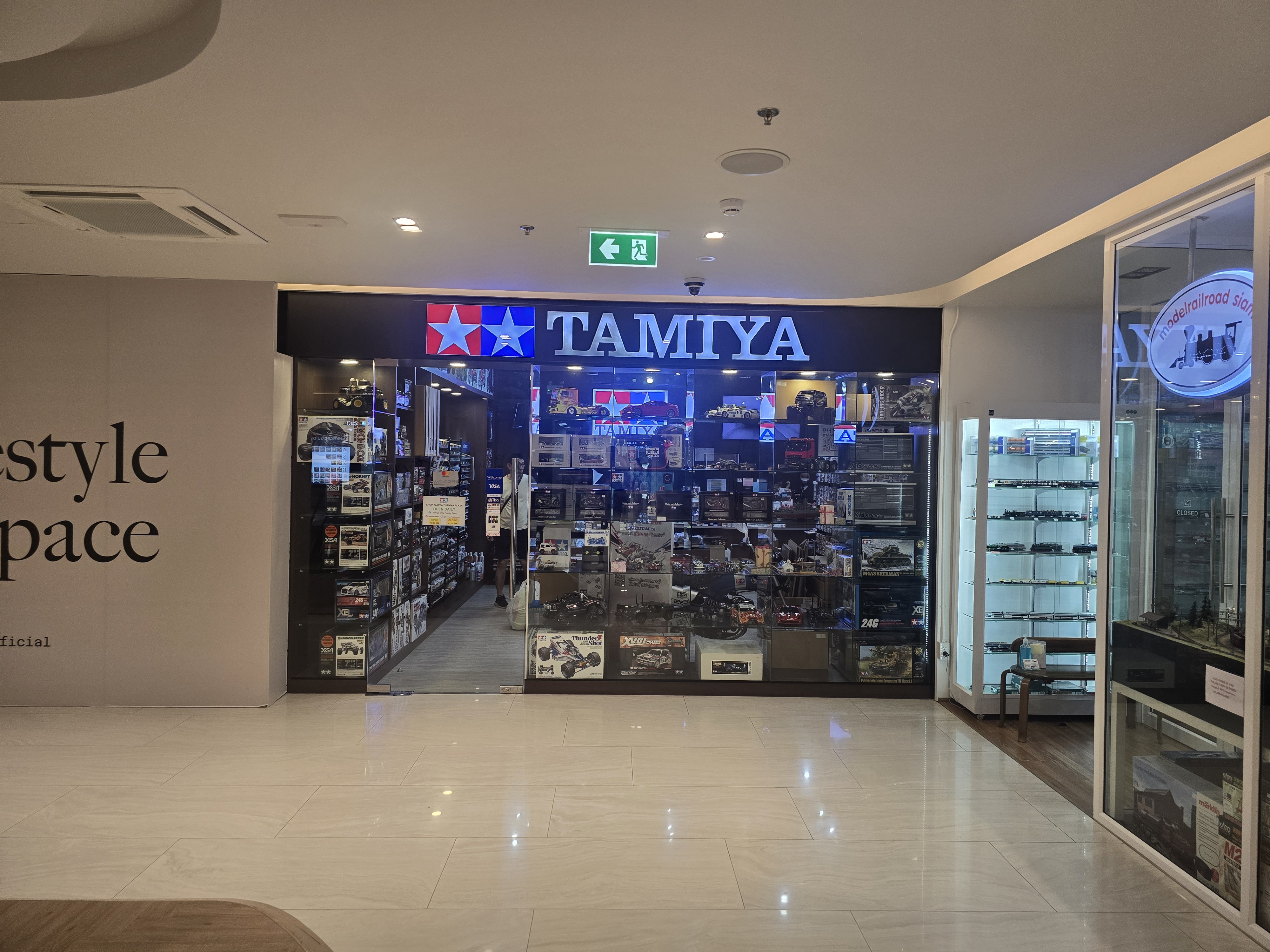 Thaniya plaza