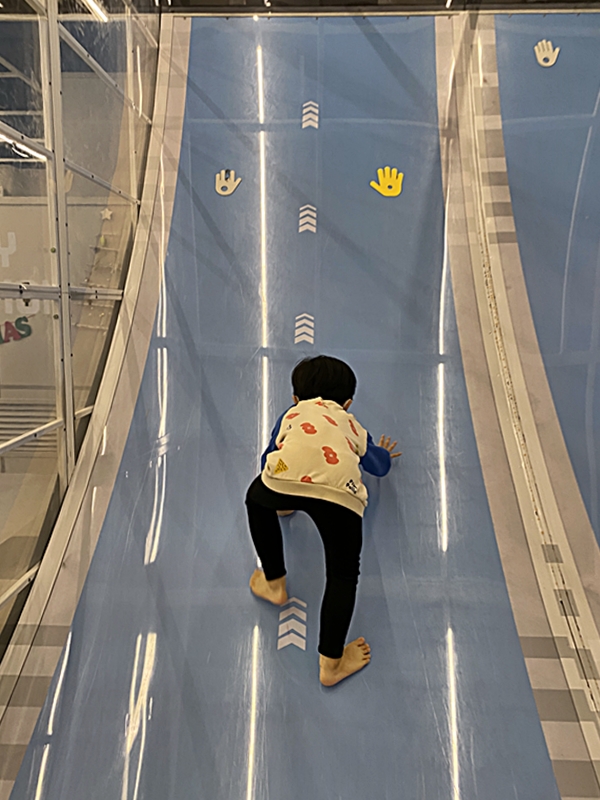 터치슬라이드를 이용하는 아이