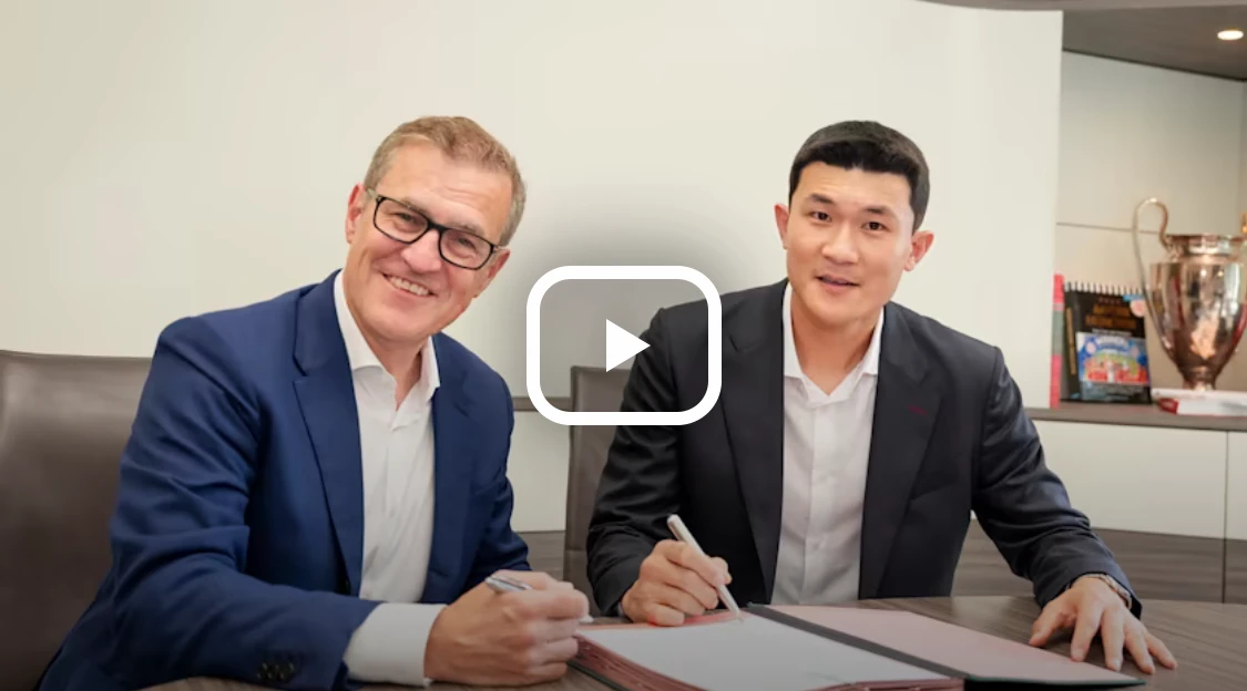 김민재 계약 모습