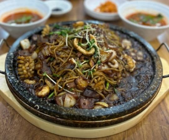 돌판 해물짜장