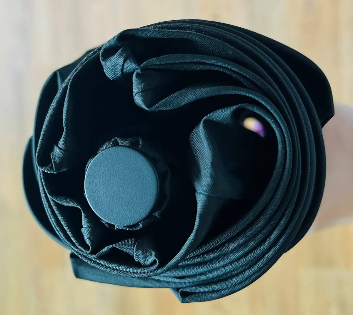 기라로쉬 양산 겸 우산을 한번에 간단하게 접은 모습