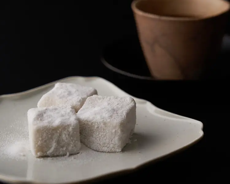 커피와 어울리는 고사리 떡, 이치츠미토라도 '야자노 시로와라비모찌(야자노 시로와라비모찌)'