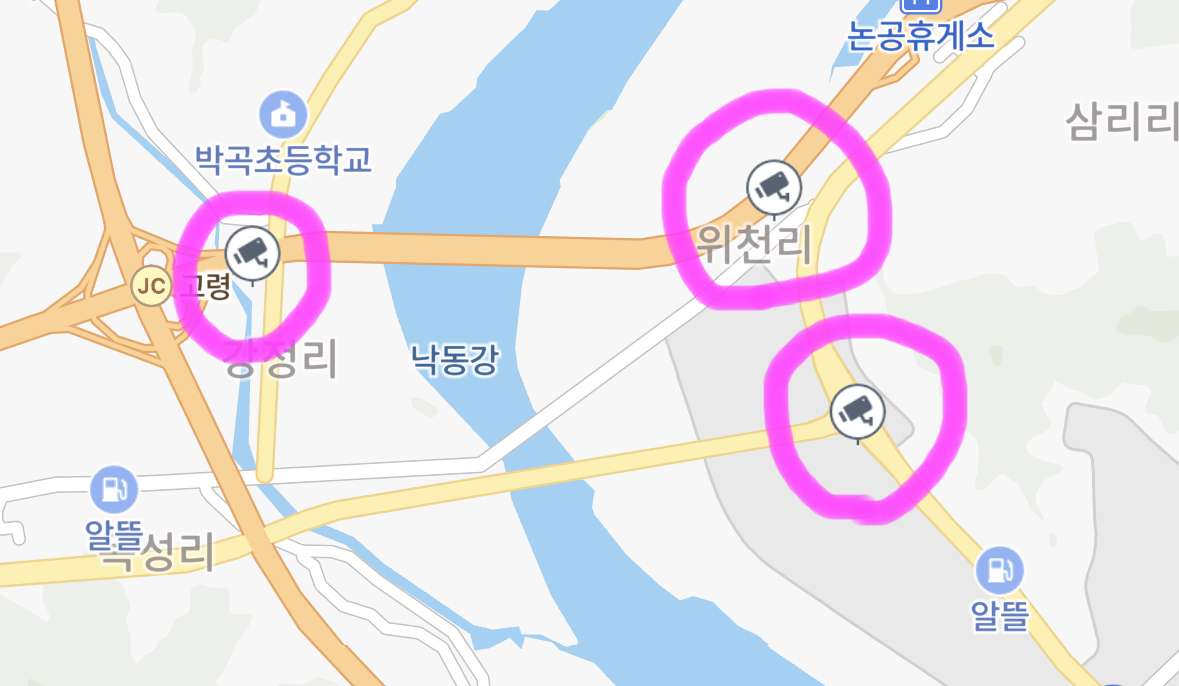 원하는 지역으로 이동 후 카메라 모양을 눌러 줍니다.