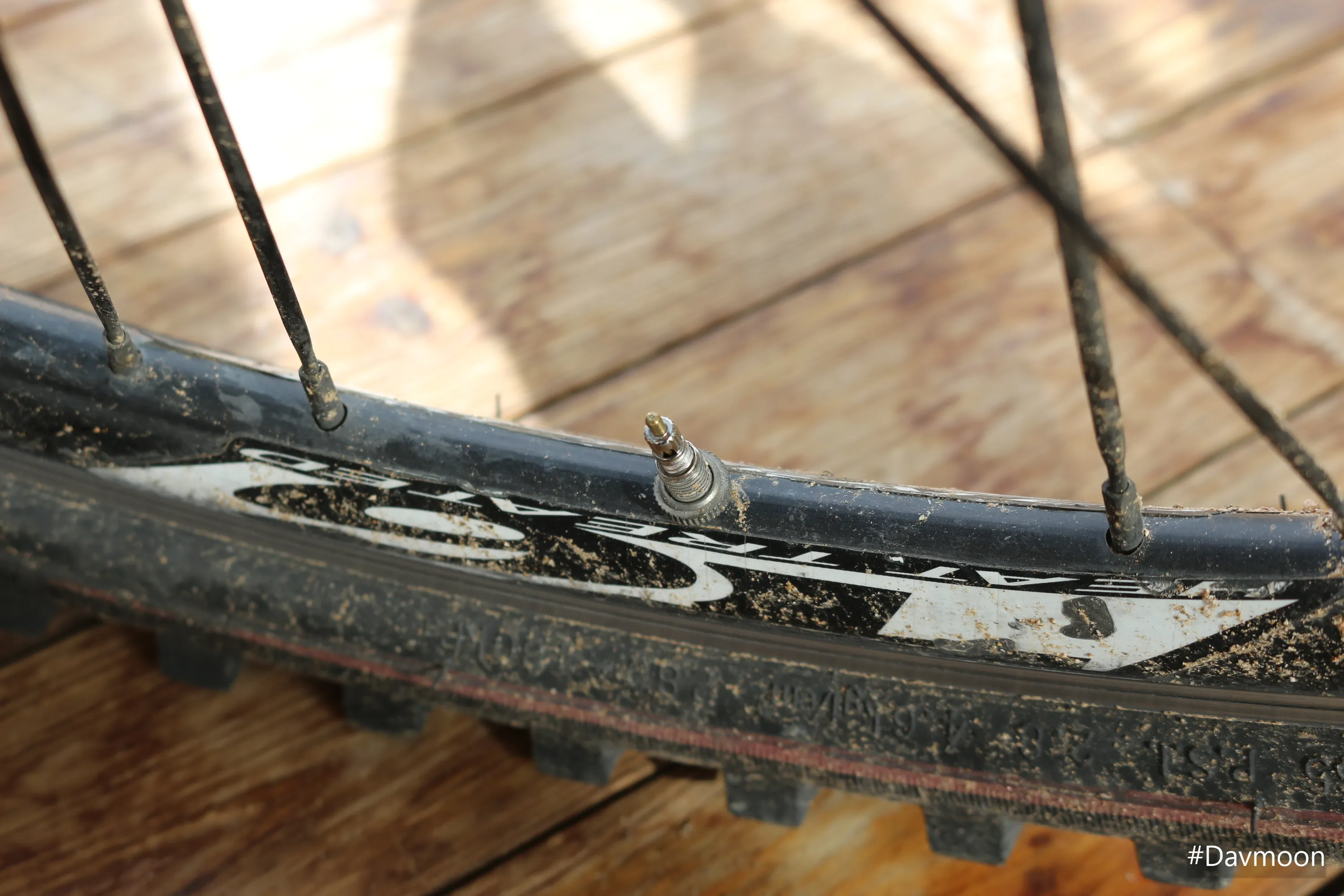 프레스타 방식의 자전거 공기 주입구