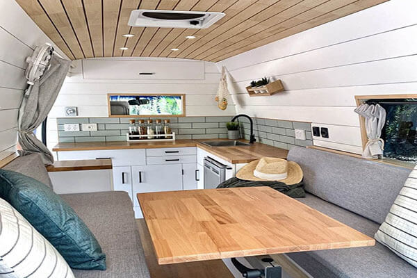 도요타 하이에이스 캠퍼밴, 현실적인 노마드의 선택