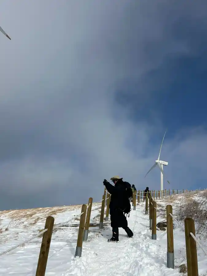 하얀 설원과 파란 하늘