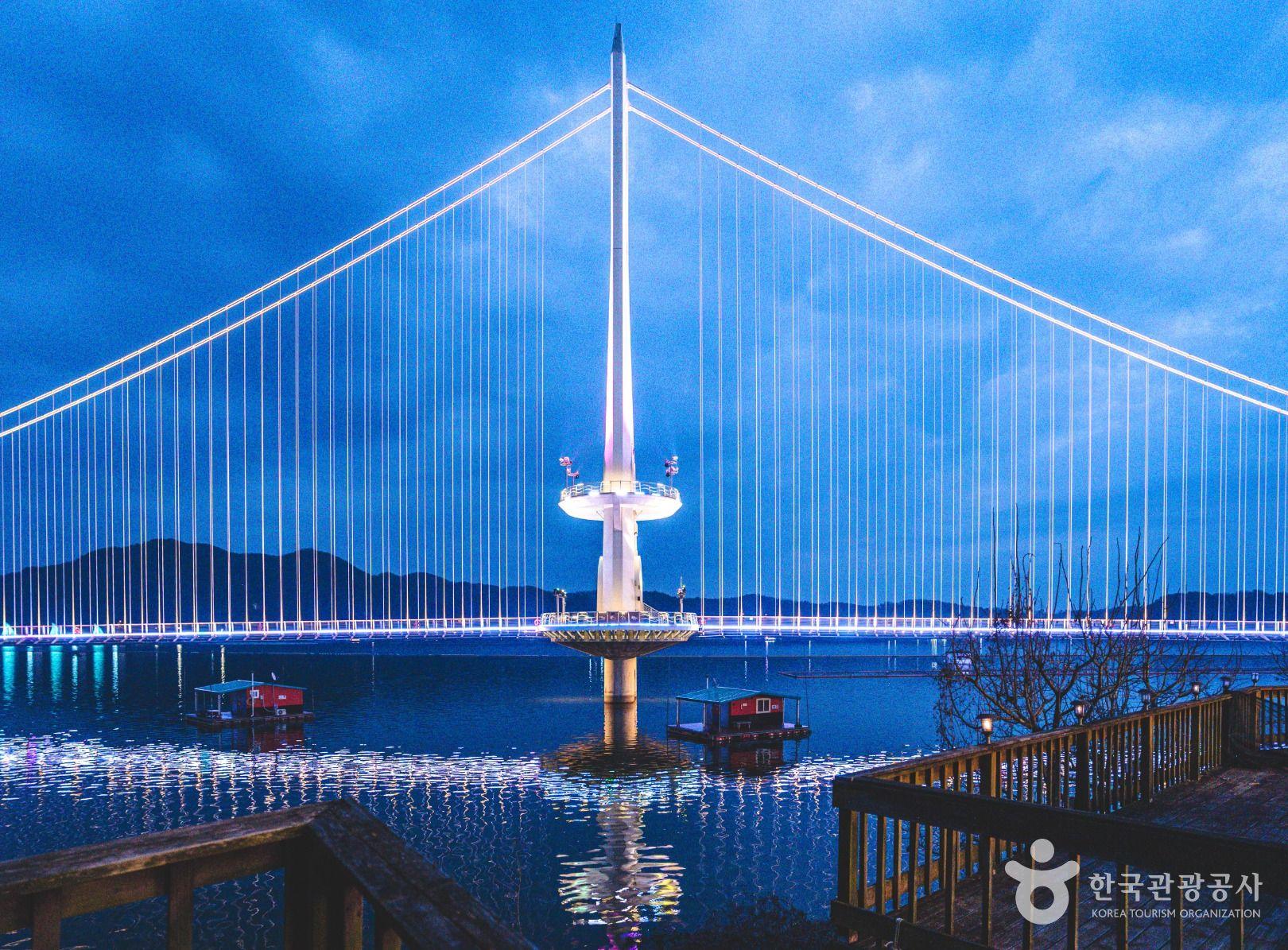 예당호 출렁다리