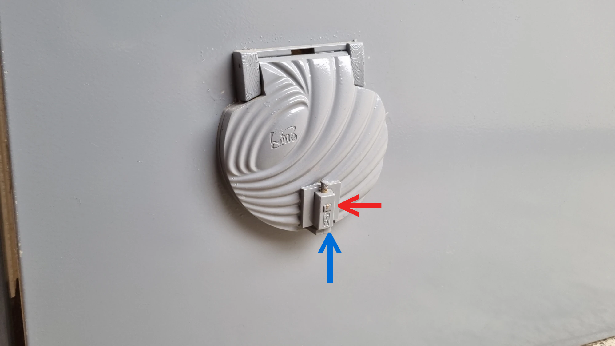 현관문 우유투입구