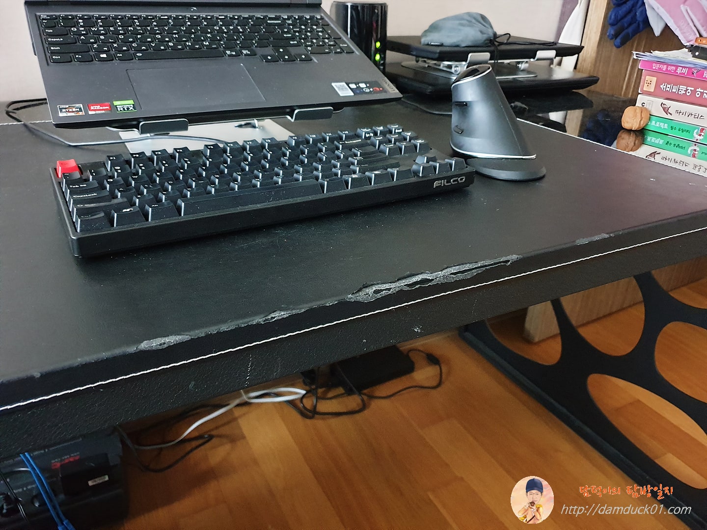 수명을 다 한 이케아 리슬라 책상 패드