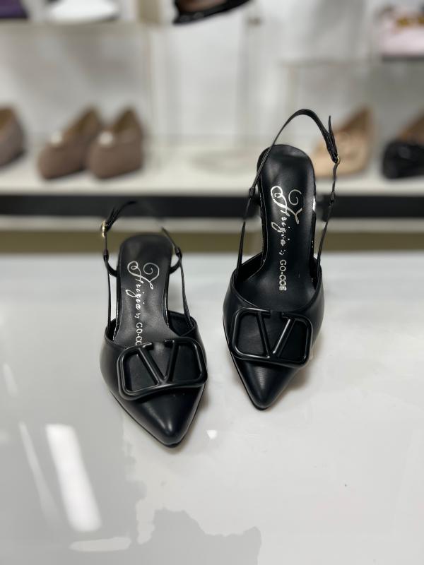 고세 양가죽 스틸레토 V장식 슬링백 CHS4796