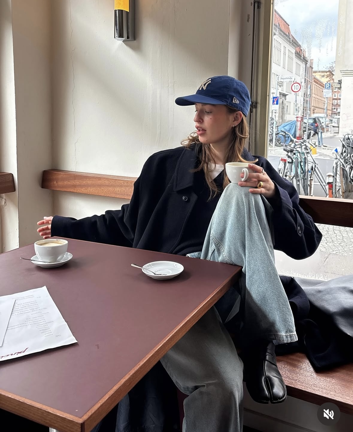 클래식의 힘을 가진 모자 한 장 관련 사진