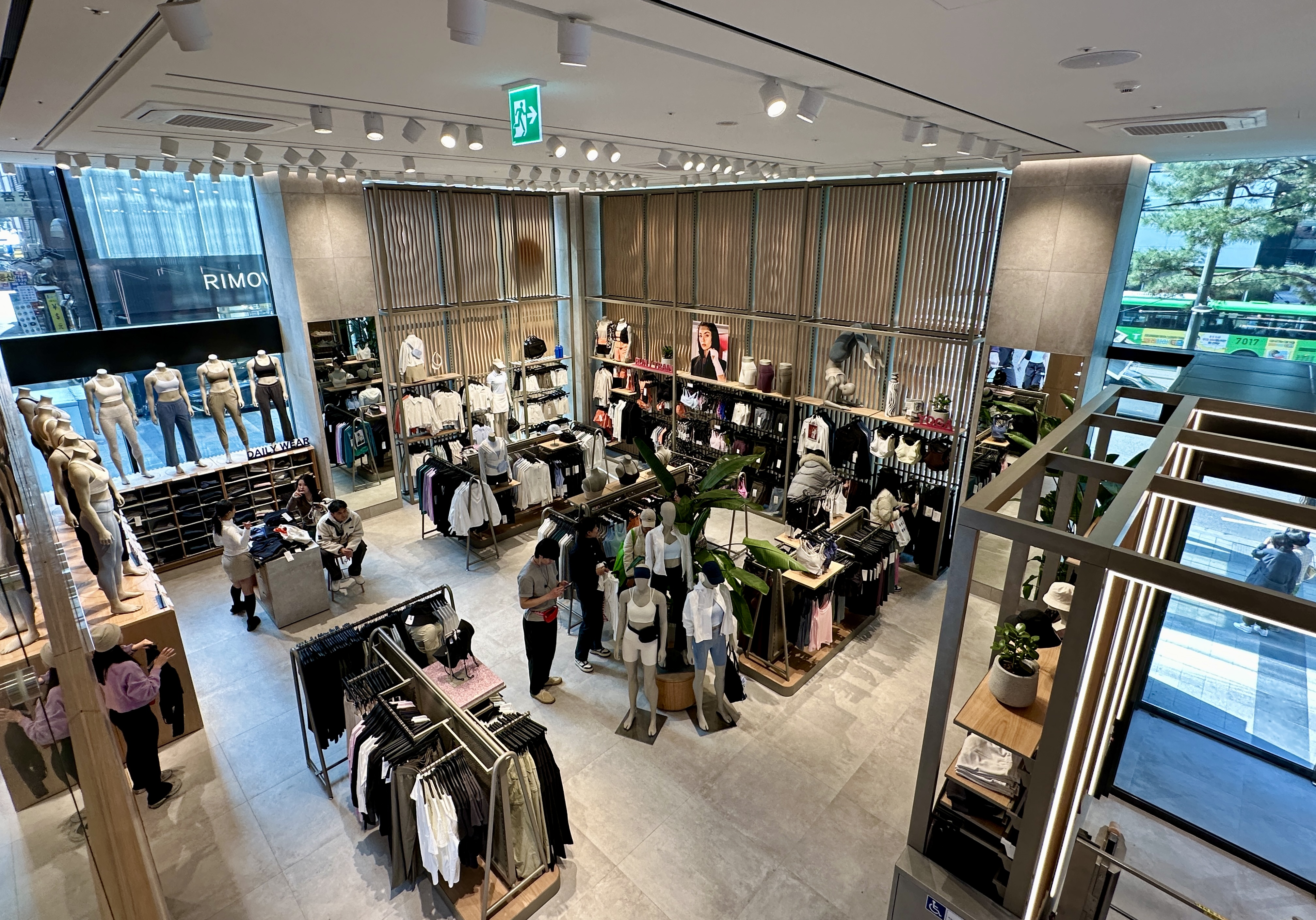 룰루레몬 명동 매장