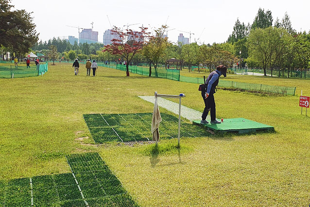 첨단체육공원 파크골프장. 광주 광산구 첨단강변로 76
