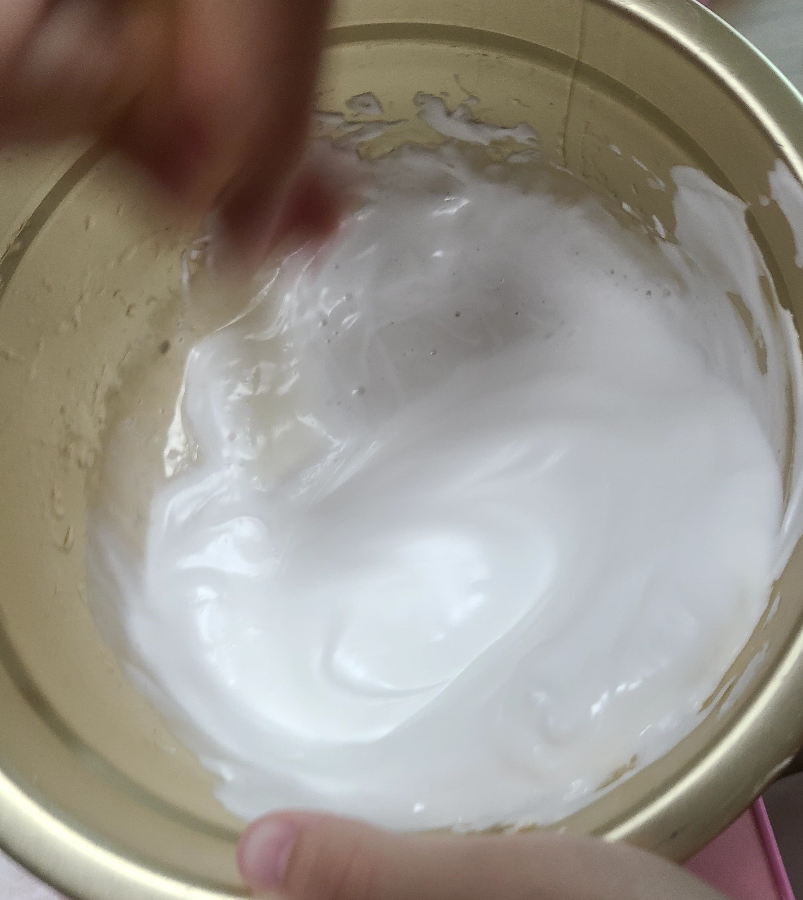 리뉴 후레쉬를 조금 뿌린후 잘 섞어주는 사진입니다.