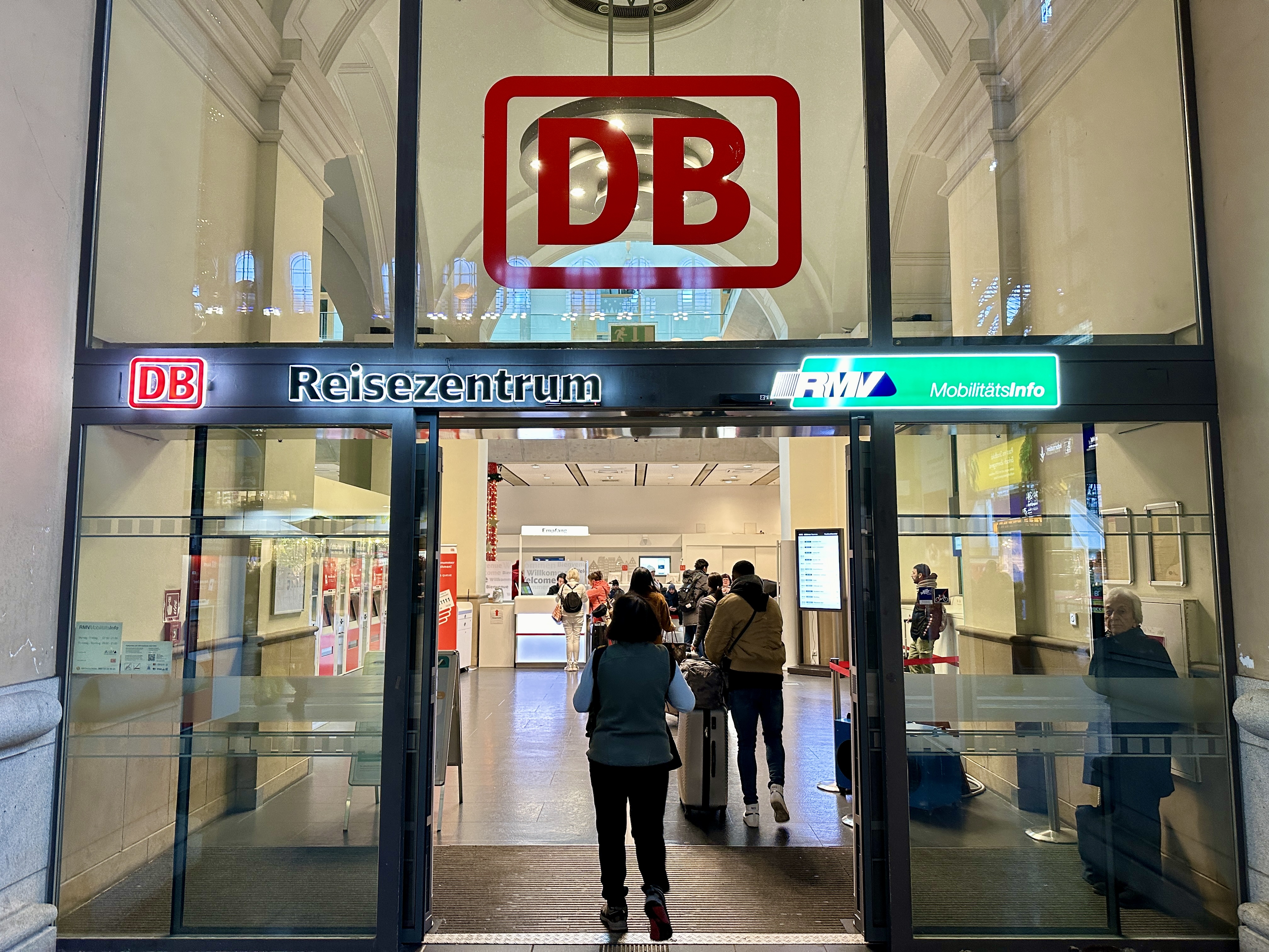 프랑크프루트 중앙역 기차표 예매소