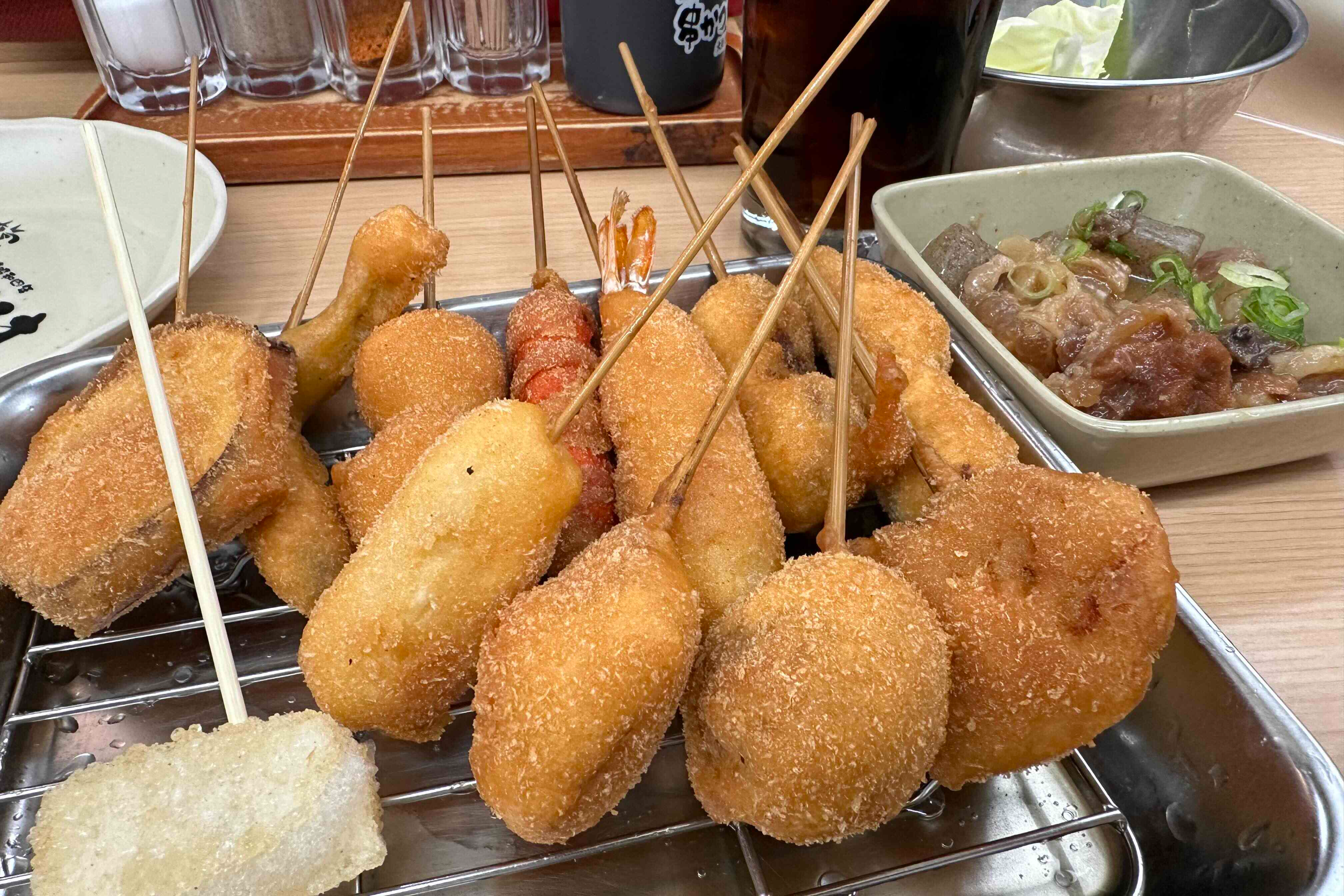 쿠시카츠다루마의-음식들