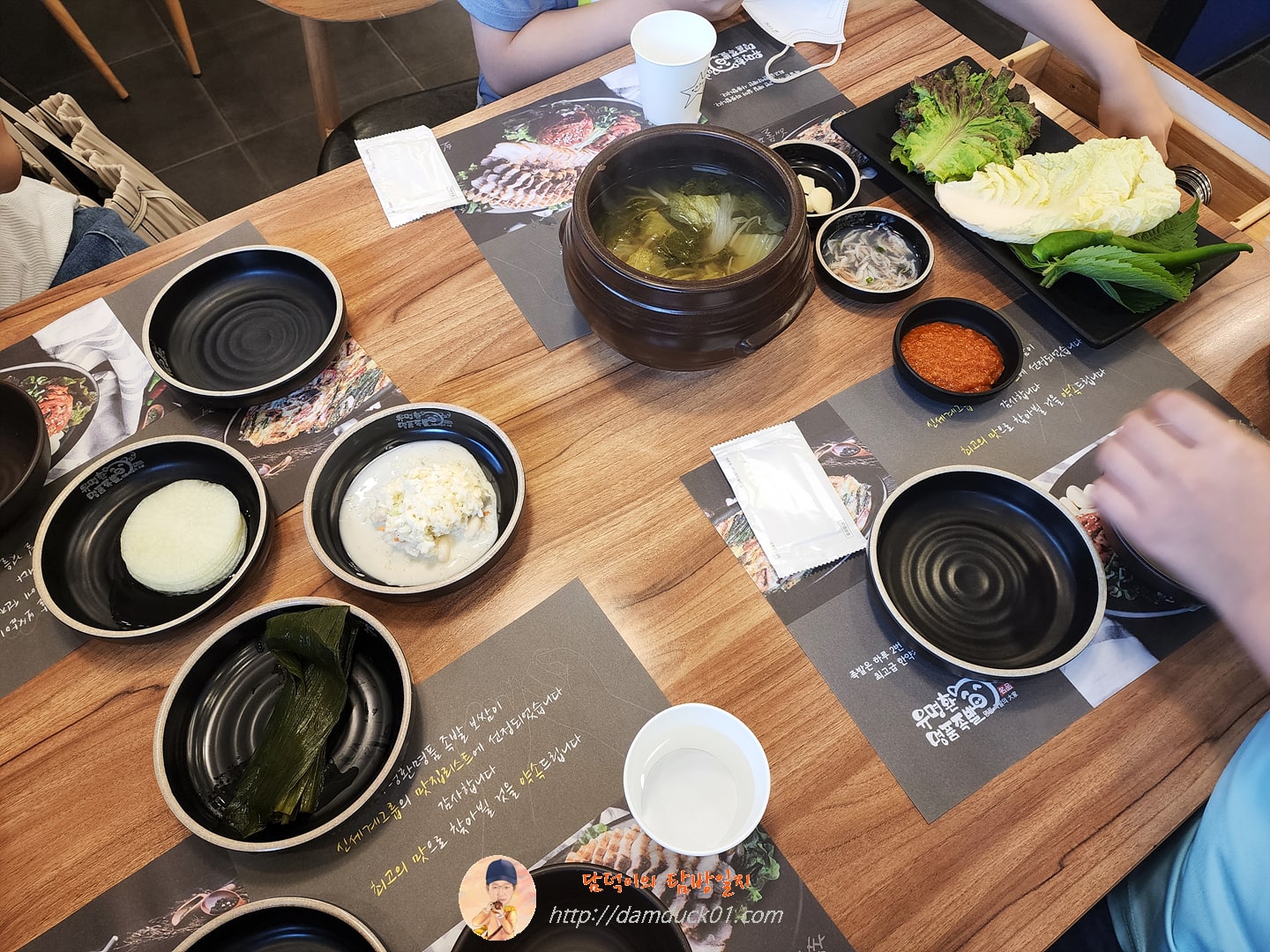 유명환명품족발 기본 상차림