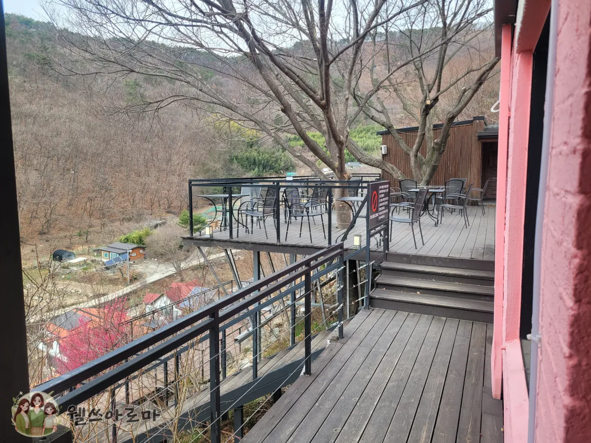 순매원근처카페-가마등-테라스와계단