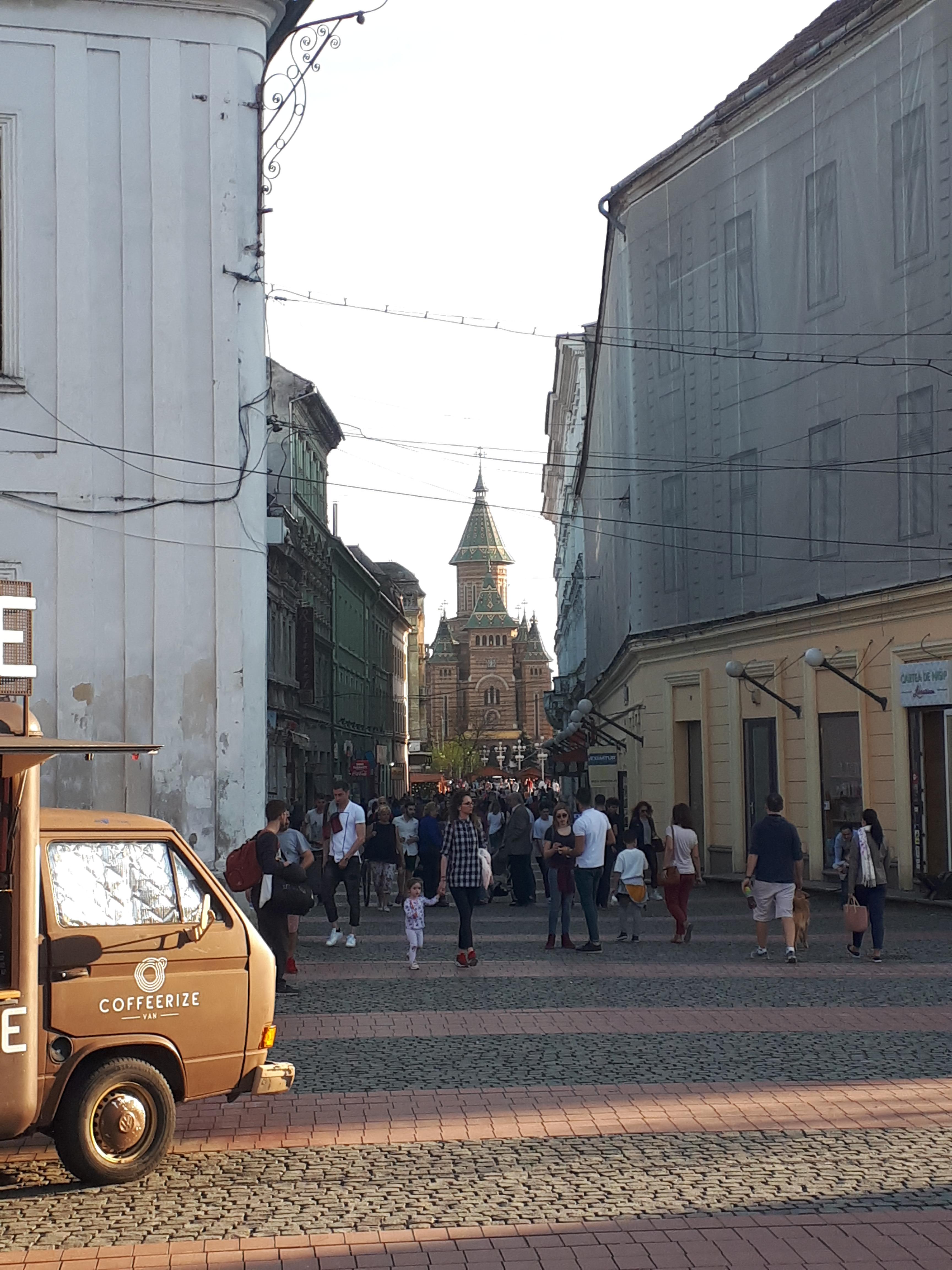 루마니아 티미쇼아라 정교회 대성당과 거리