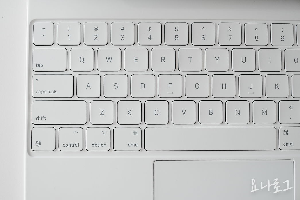 애플제품 애플리뷰 아이패드 아이패드리뷰 매직키보드 매직키보드리뷰 아이패드키보드추천 아이패드에어 아이패드프로 맥북에어 맥북 맥북프로 맥북아이패드비교 매직키보드장점 매직키보드단점 애플제품추천 아이패드추천 아이패드추천 신학기선물 대학생선물