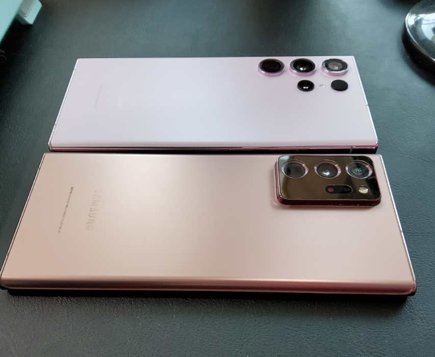 갤럭시 노트20과 S23 울트라 후면 비교