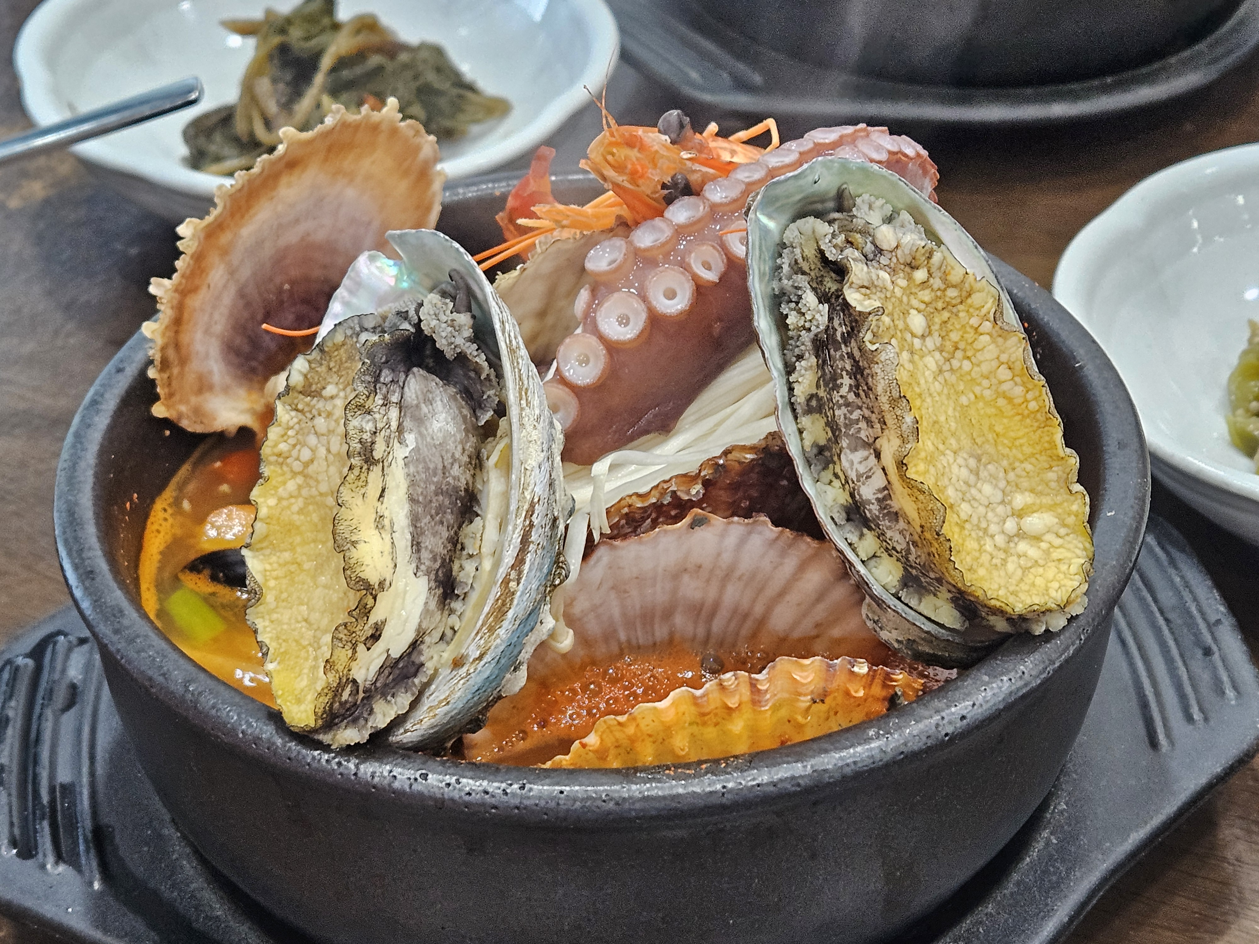 전복 문어 뚝배기