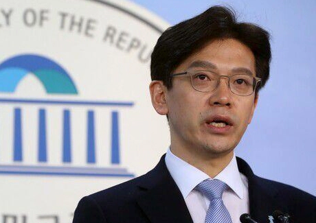 윤영찬 의원 지역구에 도전장을 내밀은 친명계 현근택 이수진