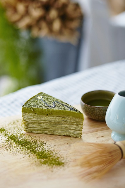 https://cdn.pixabay.com/photo/2015/07/16/16/42/matcha-847918_640.jpg