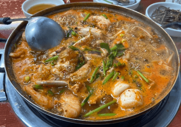 생방송투데이 역주행 청량리 해물탕, 연탄돼지갈비 맛집