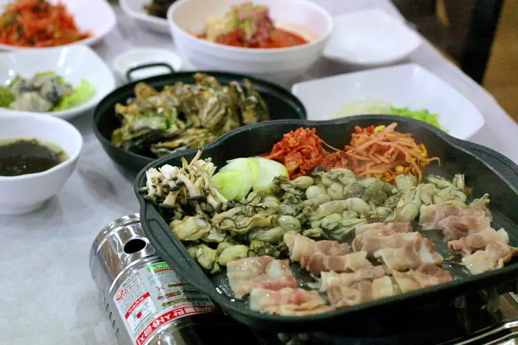 투데이 맛있는 메뉴 굴 삼합, 굴 어묵, 굴 탕수육, 석화찜, 항아리 물회 맛있는 식당 추천 통영 중앙시장 맛집