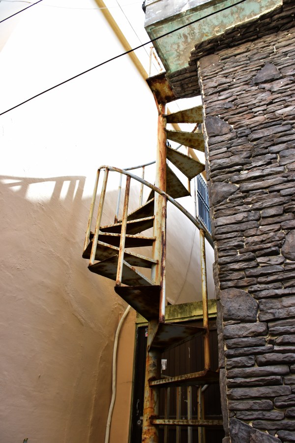 회오리 철 계단