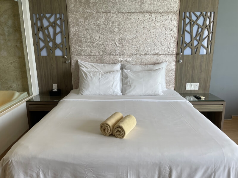 나트랑 스완도르 리조트 깜란 후기 - 객실 킹 침대
