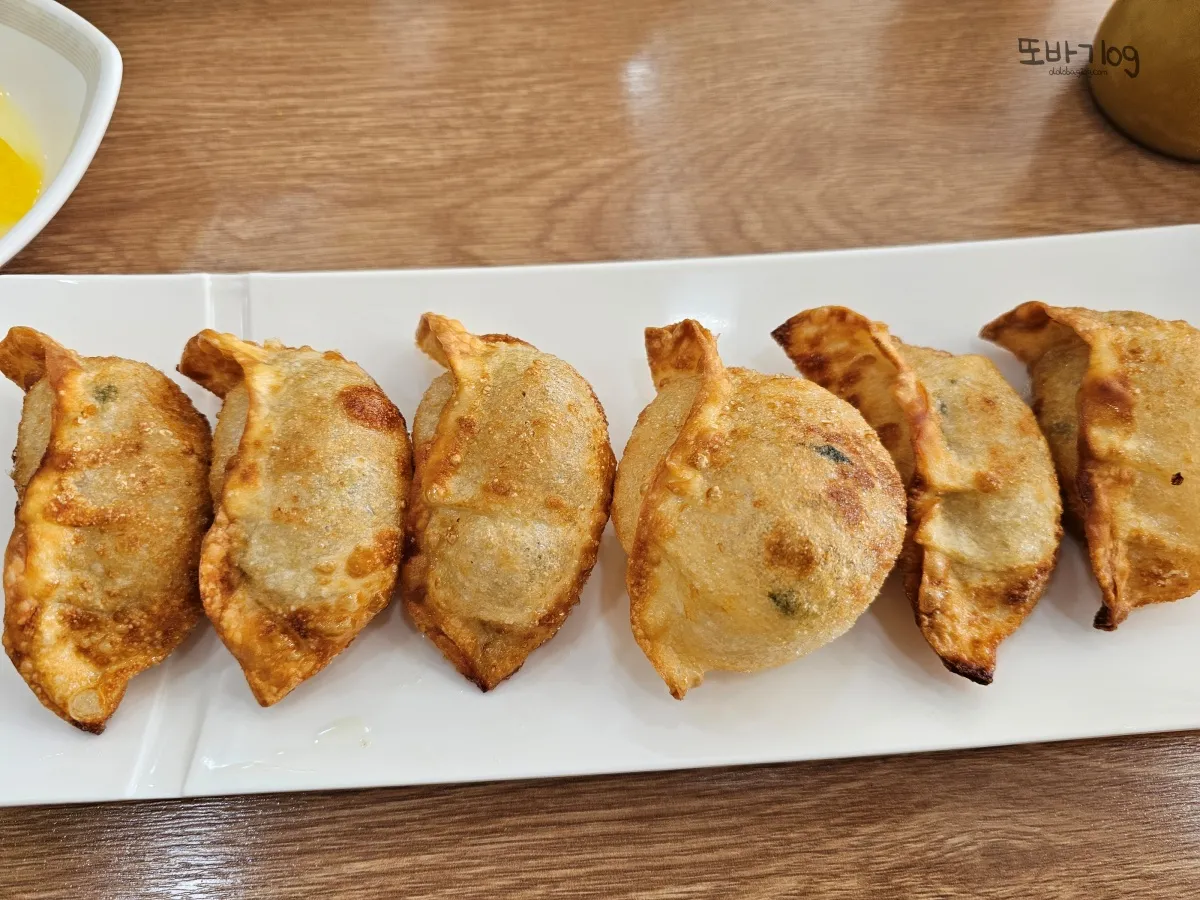 왜관-소문난동래밀면-군만두