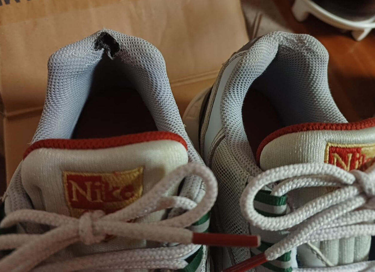 손상된뒤꿈치-나이키운동화-첫번째