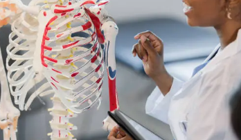 갈비뼈 금간 증상 32