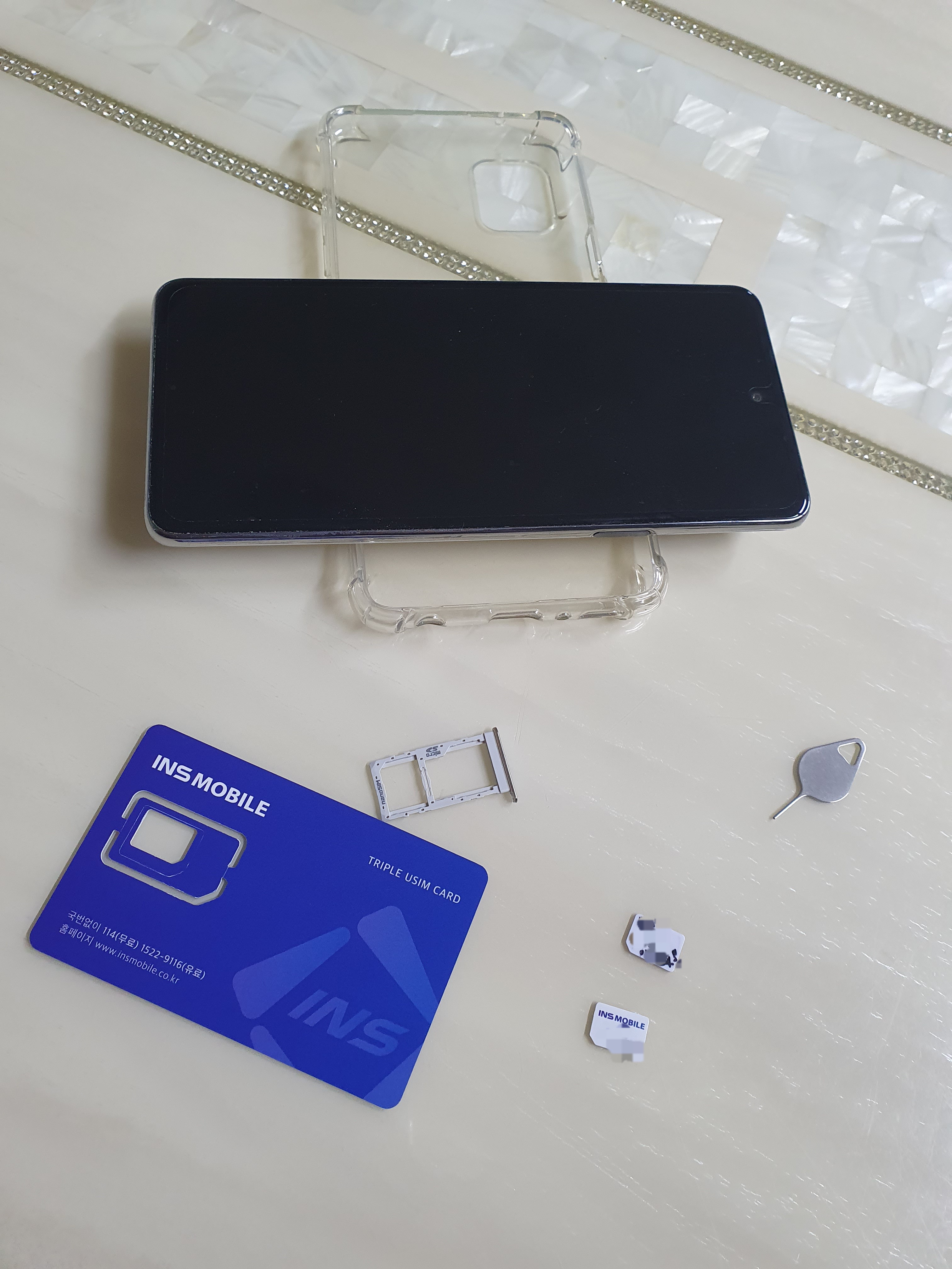 엘지스마트폰 q92에서 빼낸 유심과 새로 구매한 인스모바일 유심