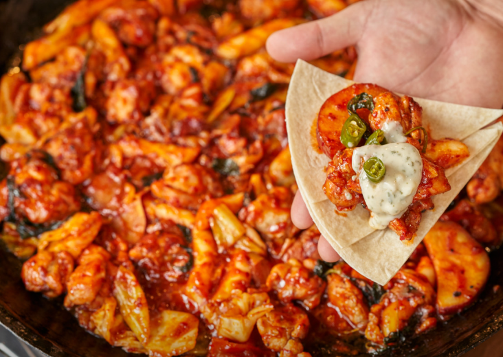 류몽민 닭갈비 사리추가