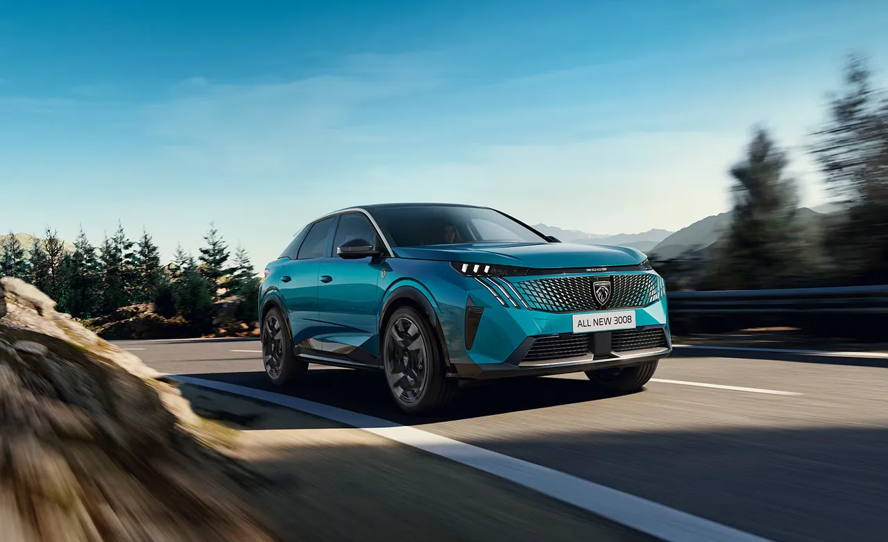 푸조 3008 하이브리드 차량 이미지