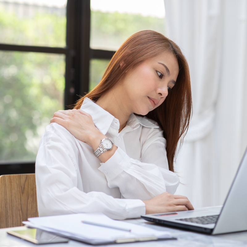 라운드 숄더 증상