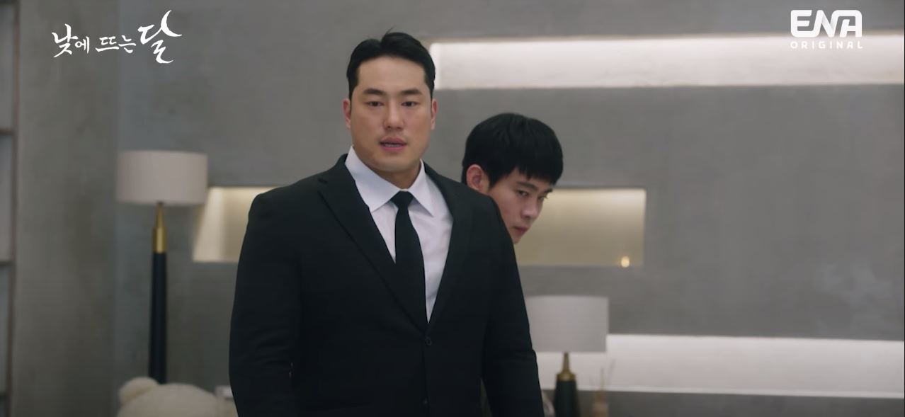 낮에뜨는달_2회